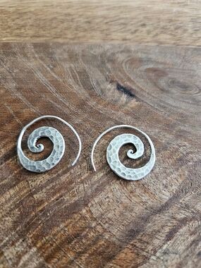 KAREN HILL or SILPADA Handcrafted Spiral Hammered Silver Drop Threader Earrings